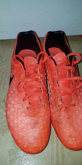 Nike outdoor soccer shoes - Picture 2 of 3